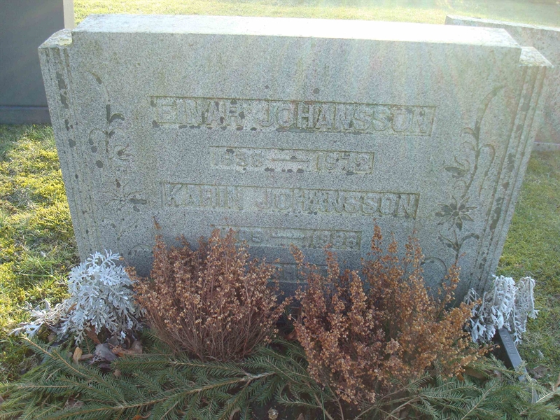 Grave number: KU 05   137, 138