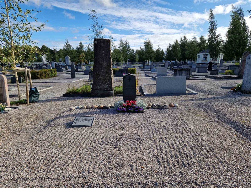 Grave number: 2 06   160