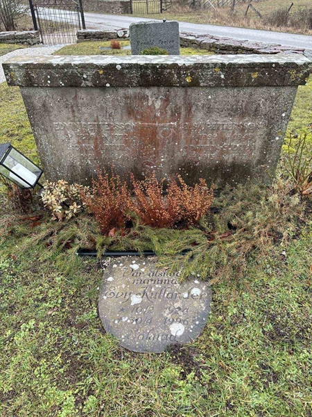 Grave number: Ar A 30, 31