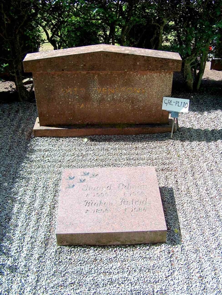 Grave number: HÖB GL.R   110
