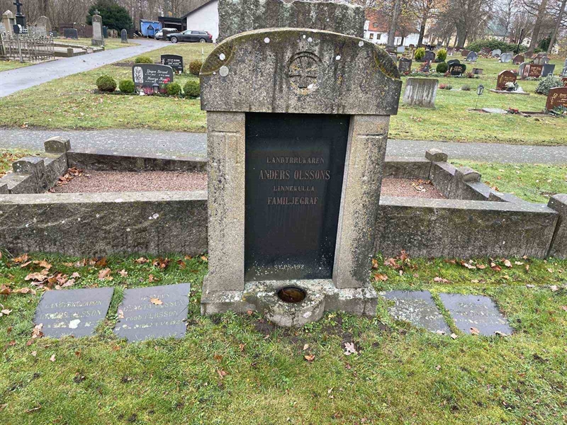 Grave number: VV 2    36, 37, 38, 39