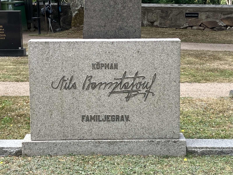 Grave number: HK A    69, 70