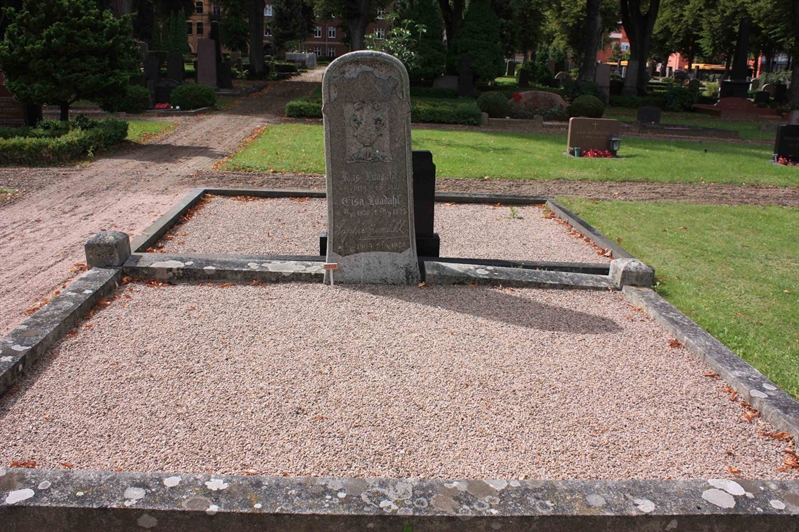 Grave number: Ö 03i   180, 181, 182