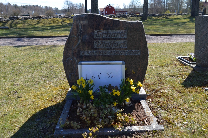 Grave number: LG V    82