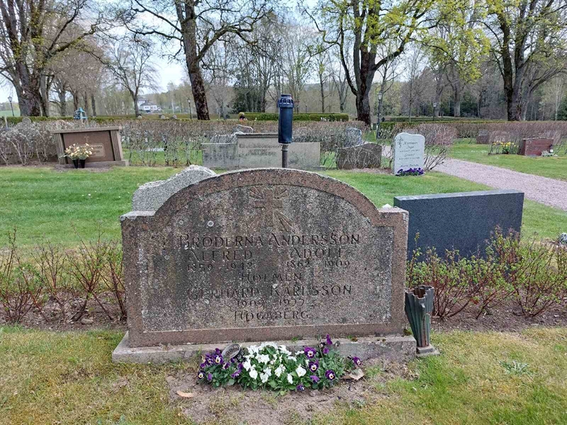 Grave number: HÖ 6   39, 40