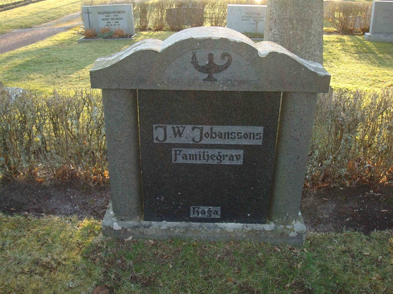 Grave number: KU 03     3