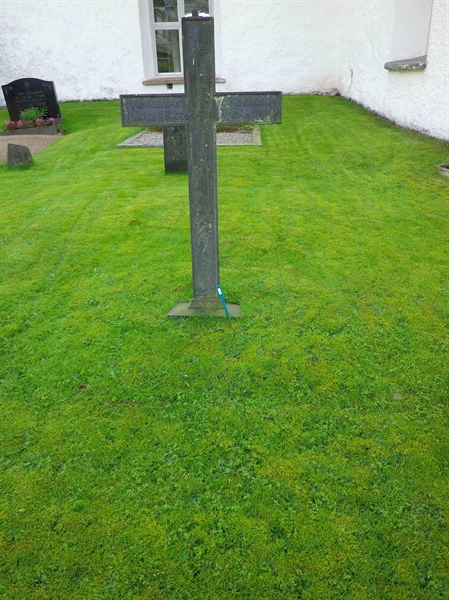 Grave number: VI E     3
