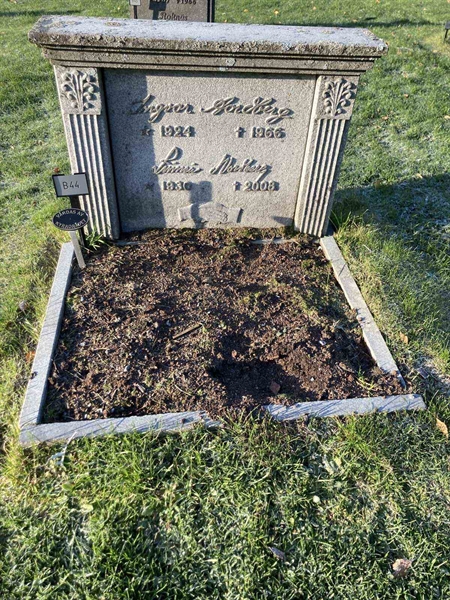 Grave number: 1 NB    44