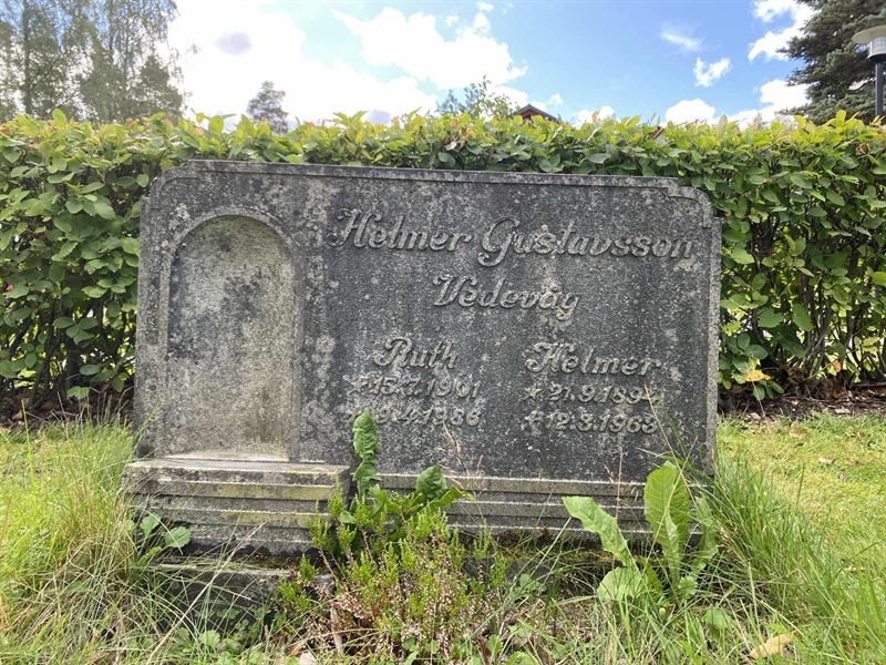 Grave number: 1 17 143, 144