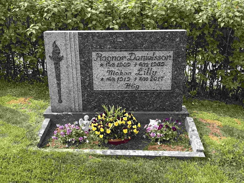 Grave number: 9 Ga 02    18