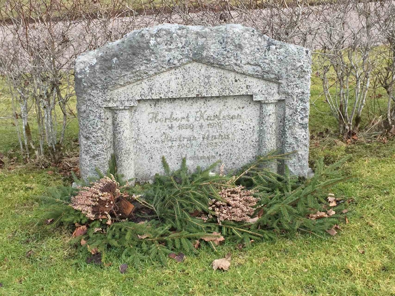 Grave number: 9 Me 04   121
