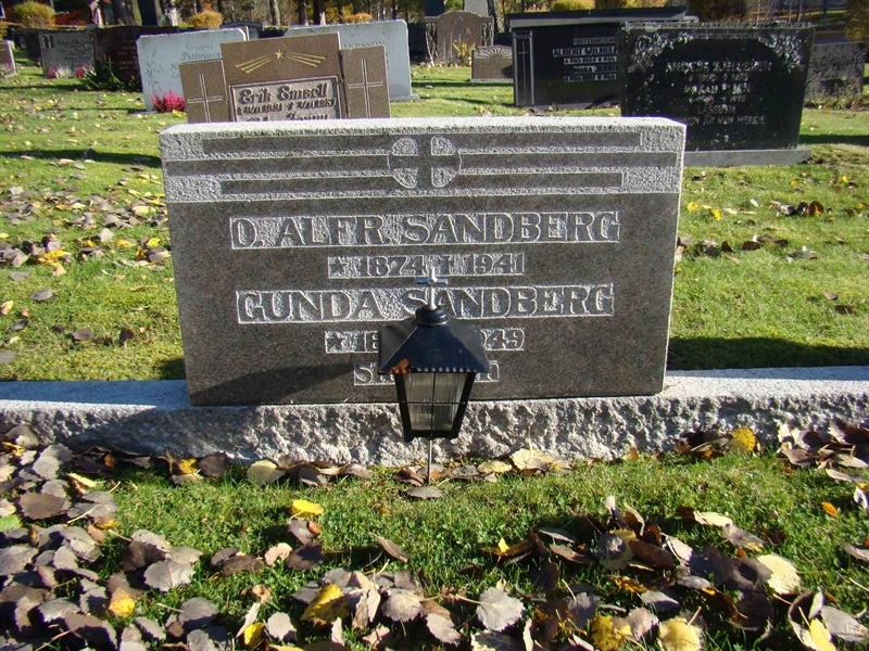 Grave number: 10 Ös 04     5