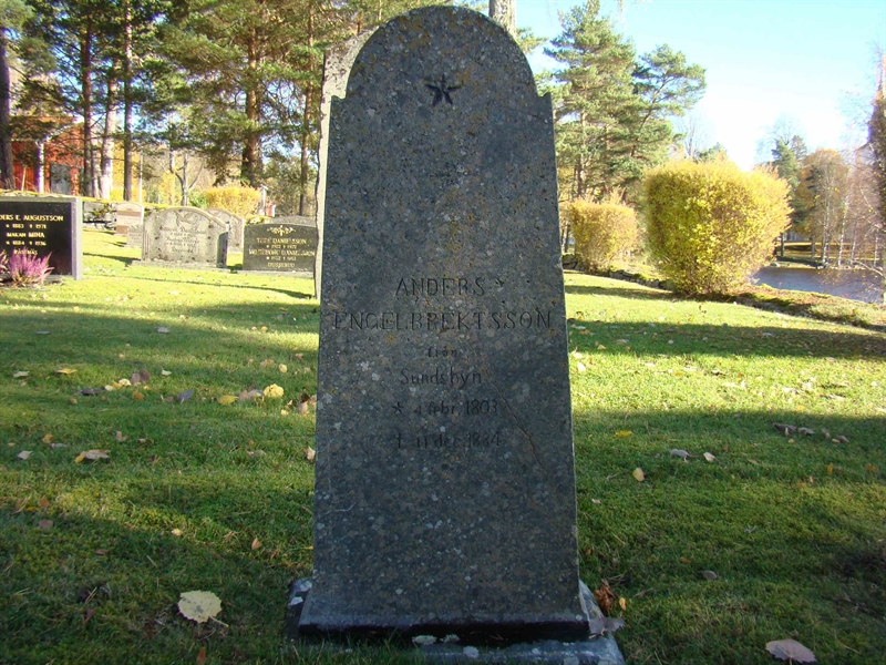 Grave number: 10 Ös 04    80