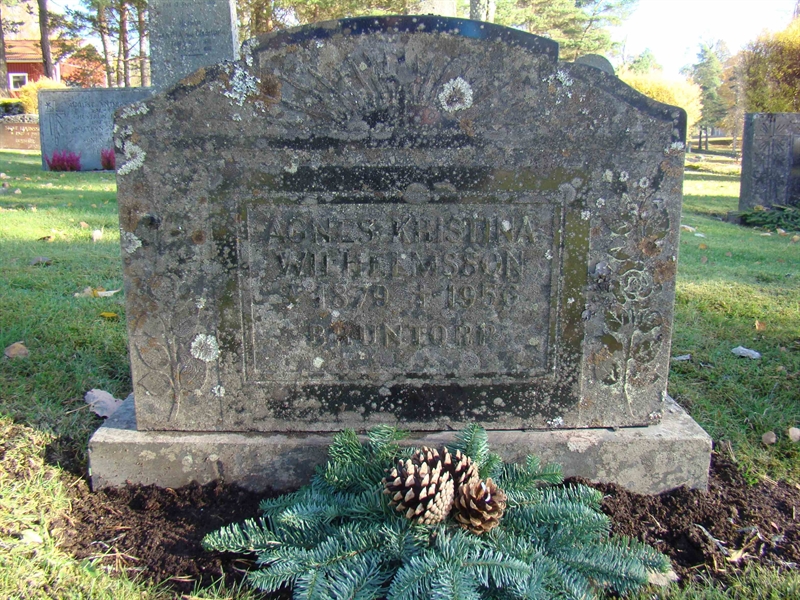 Grave number: 10 Ös 04    68
