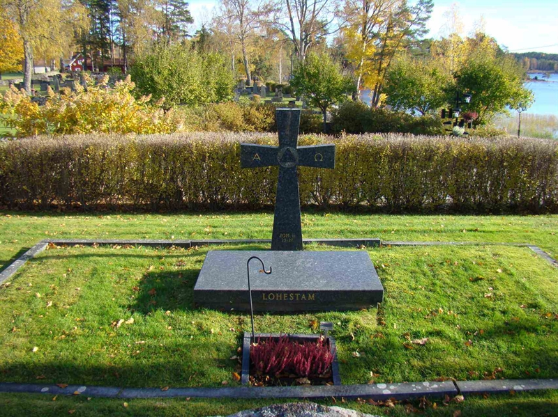 Grave number: 10 Vä 03    52-56