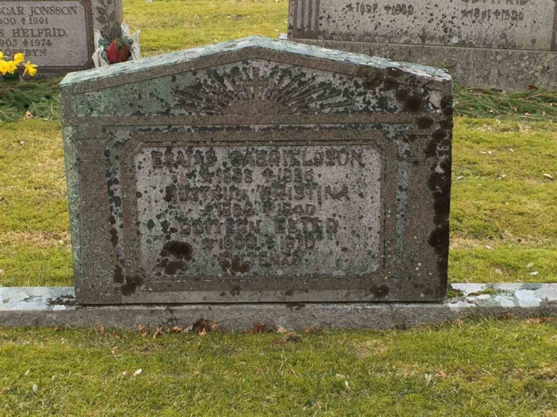 Grave number: 3 Ga 01    25-27