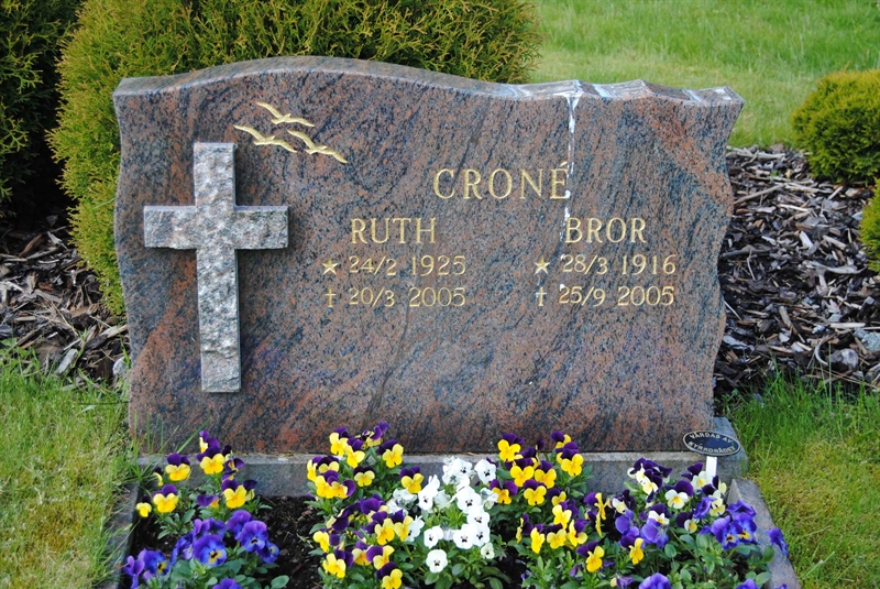 Grave number: 2 F    43-44