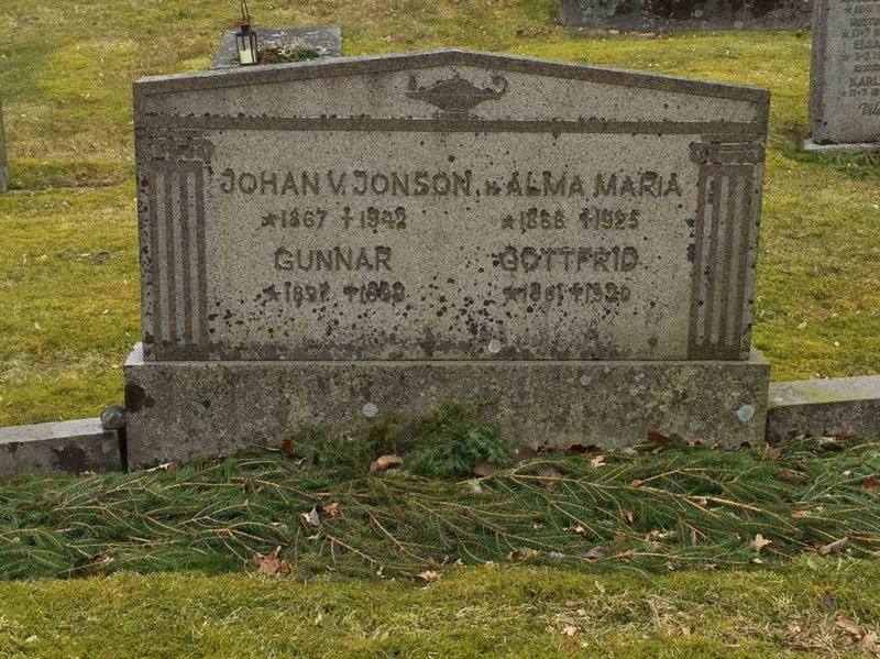 Grave number: 3 Ga 01    37-41