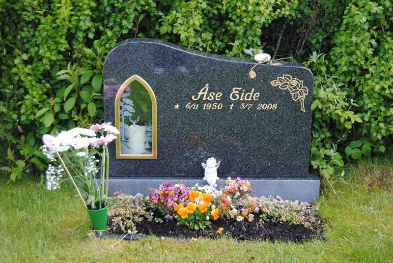 Grave number: 2 H    11-12