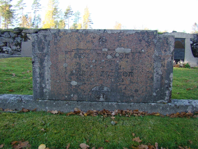 Grave number: 10 Vä 02    12-13