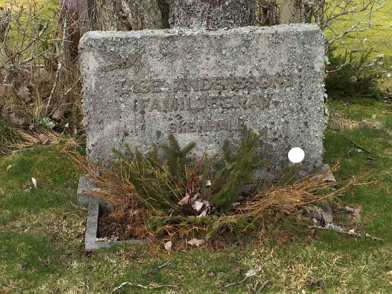 Grave number: 3 Ga 11    33-34