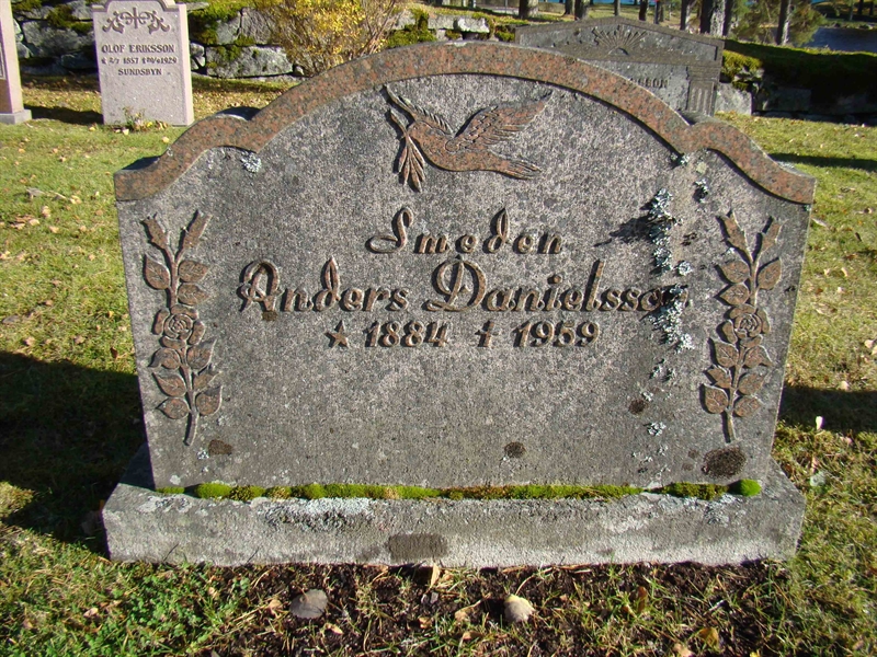 Grave number: 10 Ös 04   132