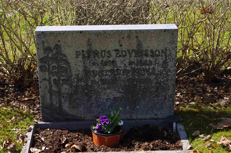Grave number: 6 1   213-214