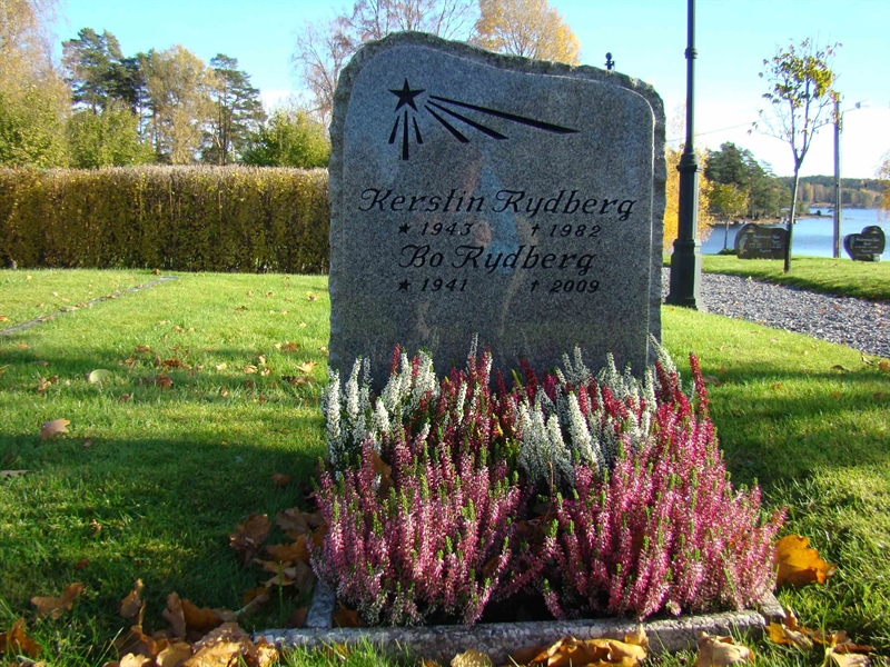 Grave number: 10 Vä 03    47-48