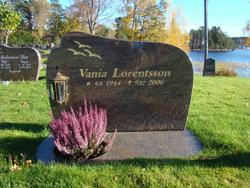 Grave number: 10 Vä 04    80