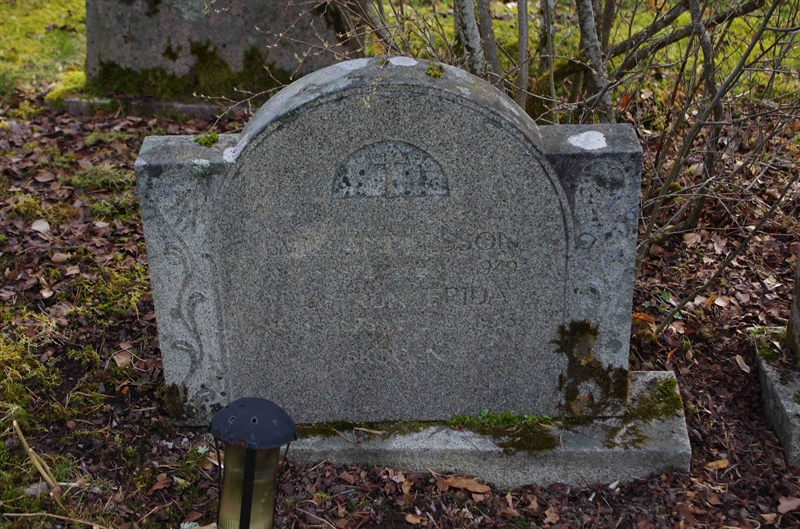Grave number: 6 2   229