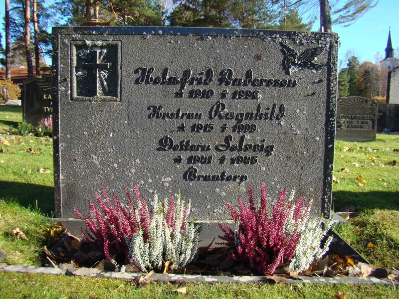 Grave number: 10 Ös 04    48-49