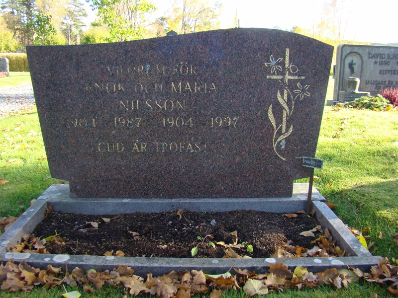 Grave number: 10 Vä 04     2-3