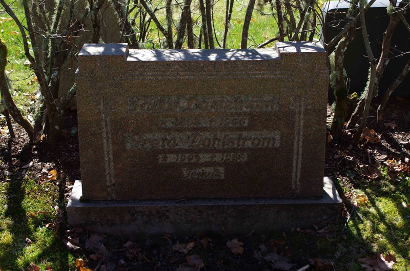 Grave number: 6 1   379-380