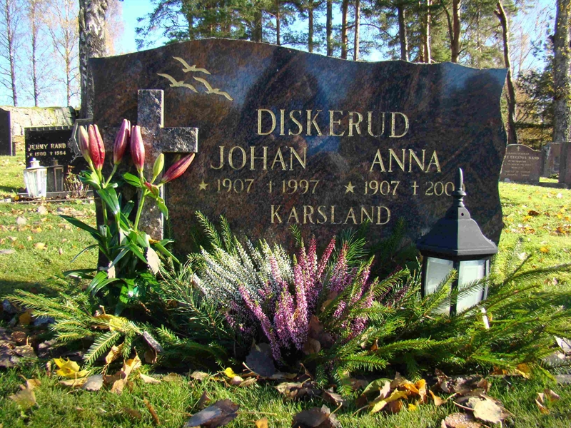 Grave number: 10 Ös 03    68-69