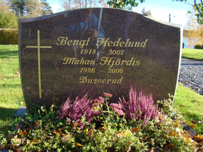 Grave number: 10 Vä 03    38-39