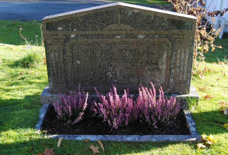 Grave number: 5 Ga 01   106-107