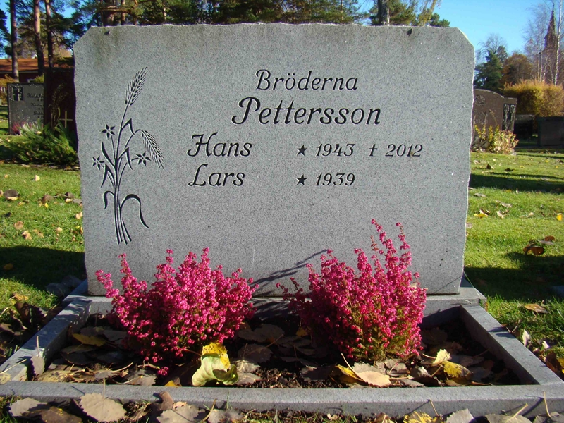 Grave number: 10 Ös 04    24