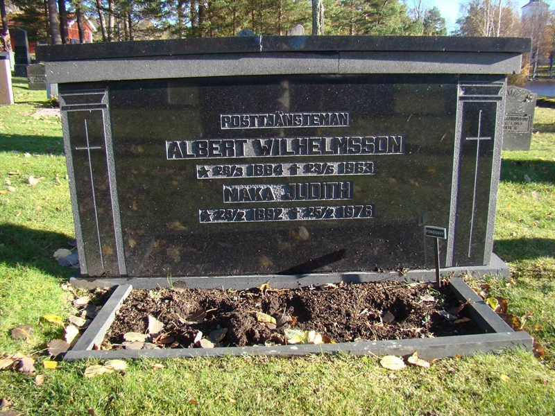 Grave number: 10 Ös 04    26-27