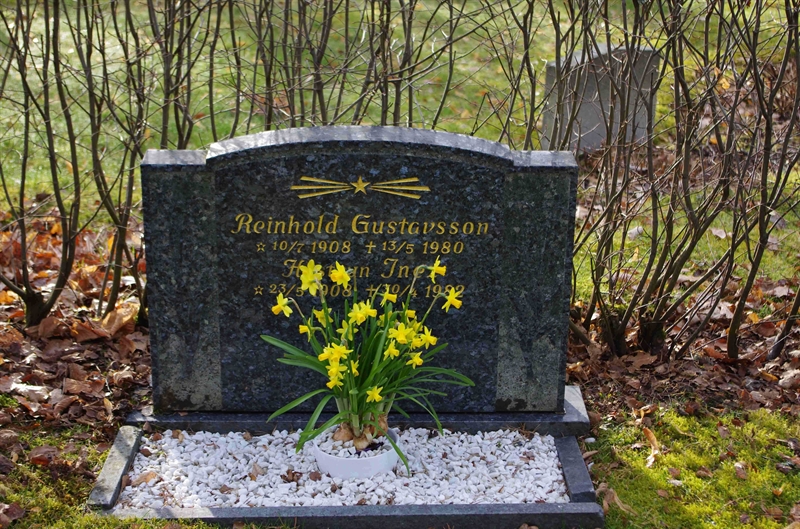 Grave number: 6 2   612