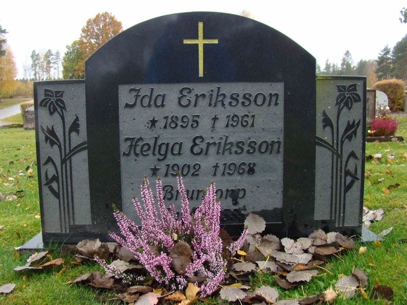 Grave number: 10 Ös 01    70-71