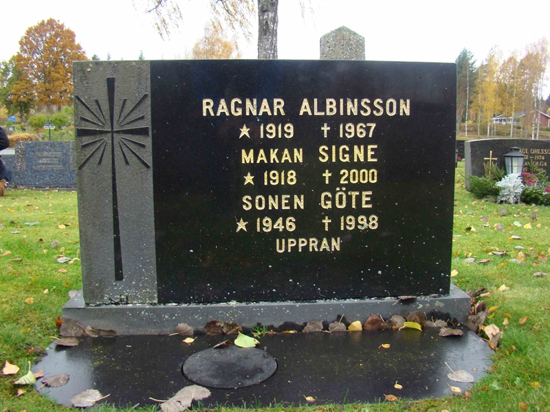 Grave number: 10 Ös 02    70-72