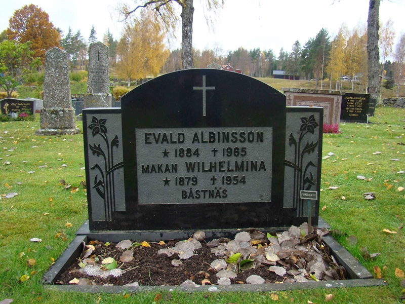 Grave number: 10 Ös 02    98-99