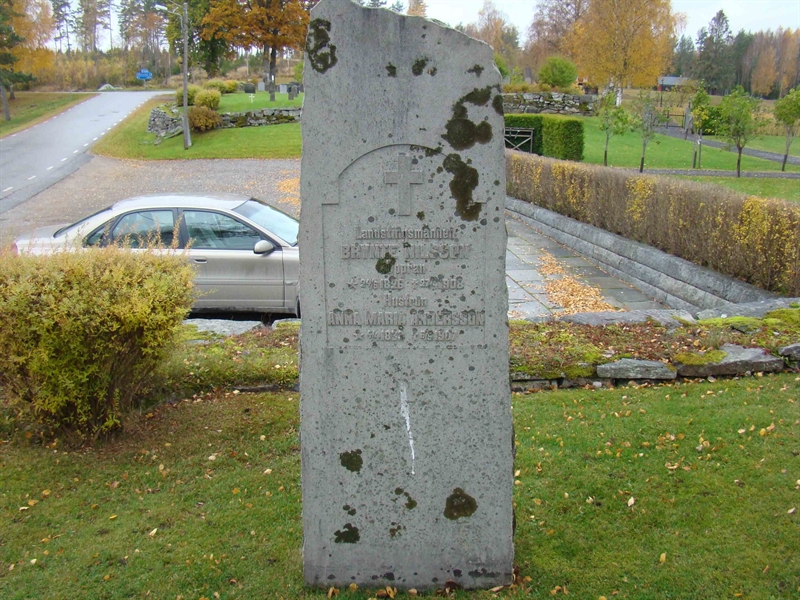 Grave number: 10 Ös 01    14