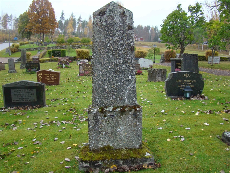 Grave number: 10 Ös 01   100