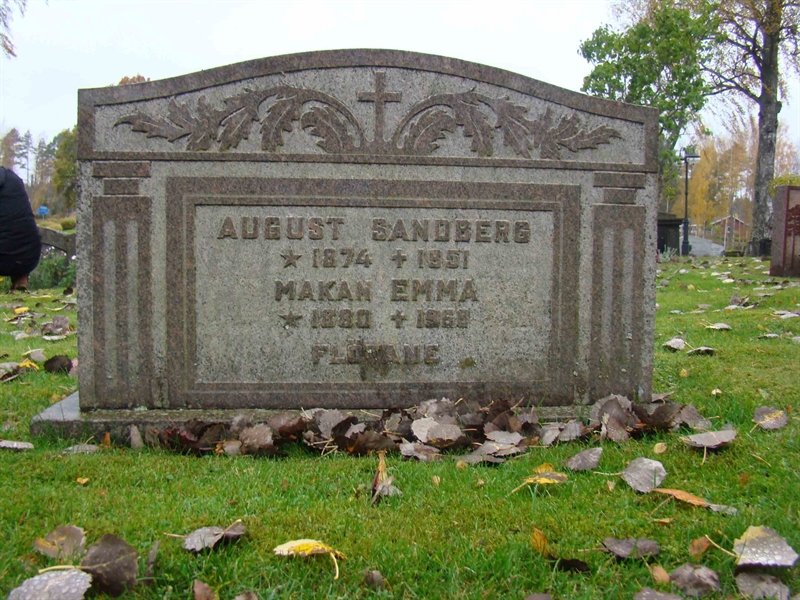 Grave number: 10 Ös 01   128-129