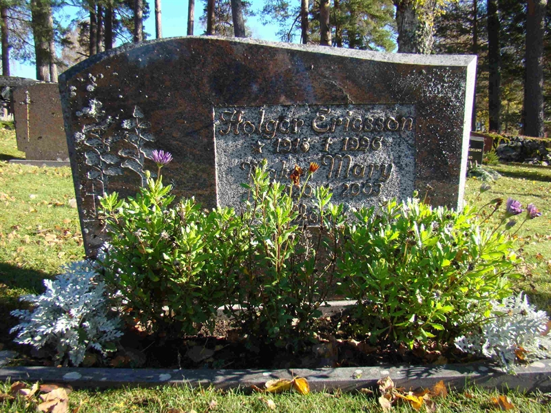 Grave number: 10 Ös 03   110-111