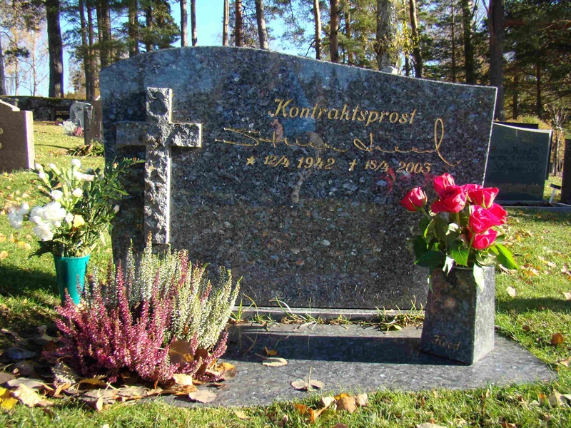 Grave number: 10 Ös 03    85-86