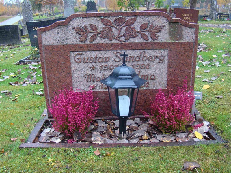 Grave number: 10 Ös 01   138-139
