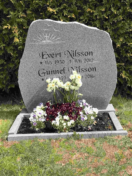 Grave number: 2 H    33-34