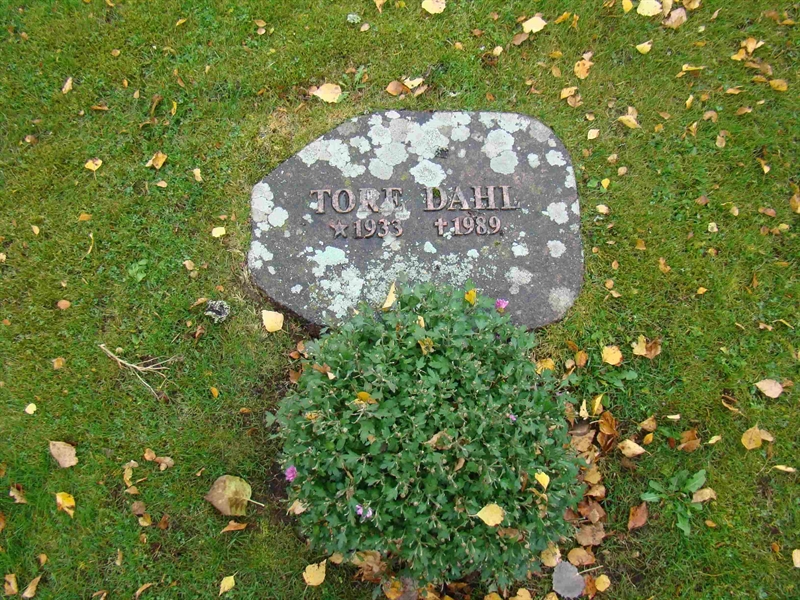 Grave number: 10 Ös 02    16
